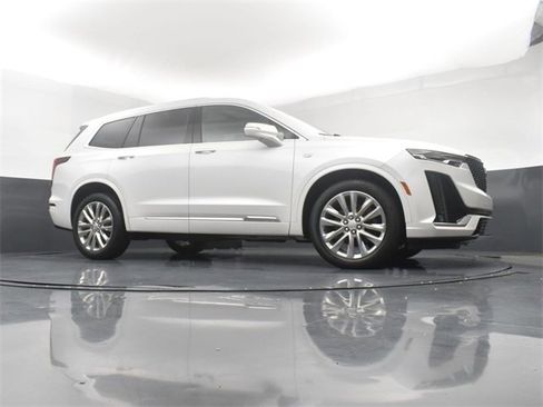 Used 2023 Cadillac XT6 Premium Luxury w/ LPO, Floor Liner Package image 23