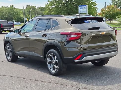 Used 2024 Chevrolet Trax LT w/ Driver Confidence Package FWD image 4