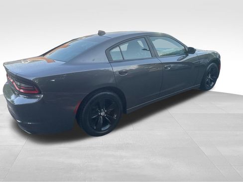 Used 2017 Dodge Charger SXT RWD image 32