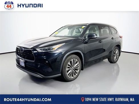 Used 2021 Toyota Highlander Platinum AWD/4WD image 1