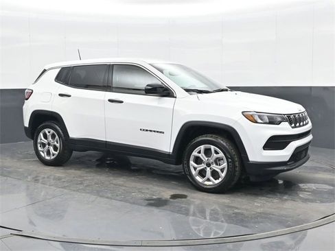 Used 2025 Jeep Compass Sport image 6