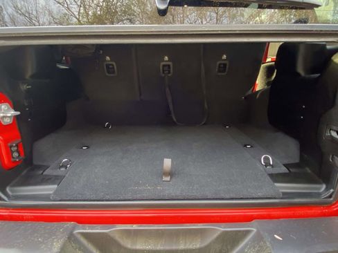 Used 2025 Jeep Wrangler Unlimited Sahara AWD/4WD image 29