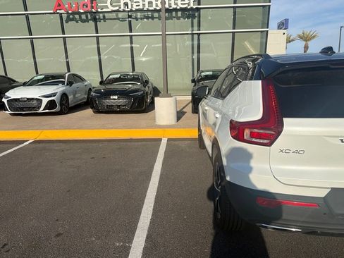 Used 2019 Volvo XC40 T5 R-Design AWD/4WD image 4