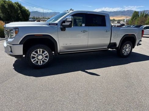Used 2022 GMC Sierra 2500 Denali w/ Denali Ultimate Package AWD/4WD image 2