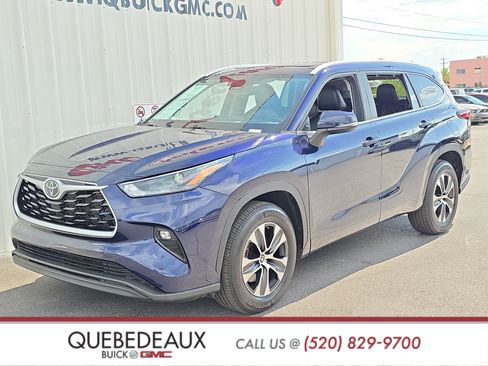 Used 2023 Toyota Highlander XLE FWD image 3