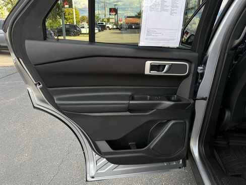 Used 2020 Ford Explorer XLT image 26