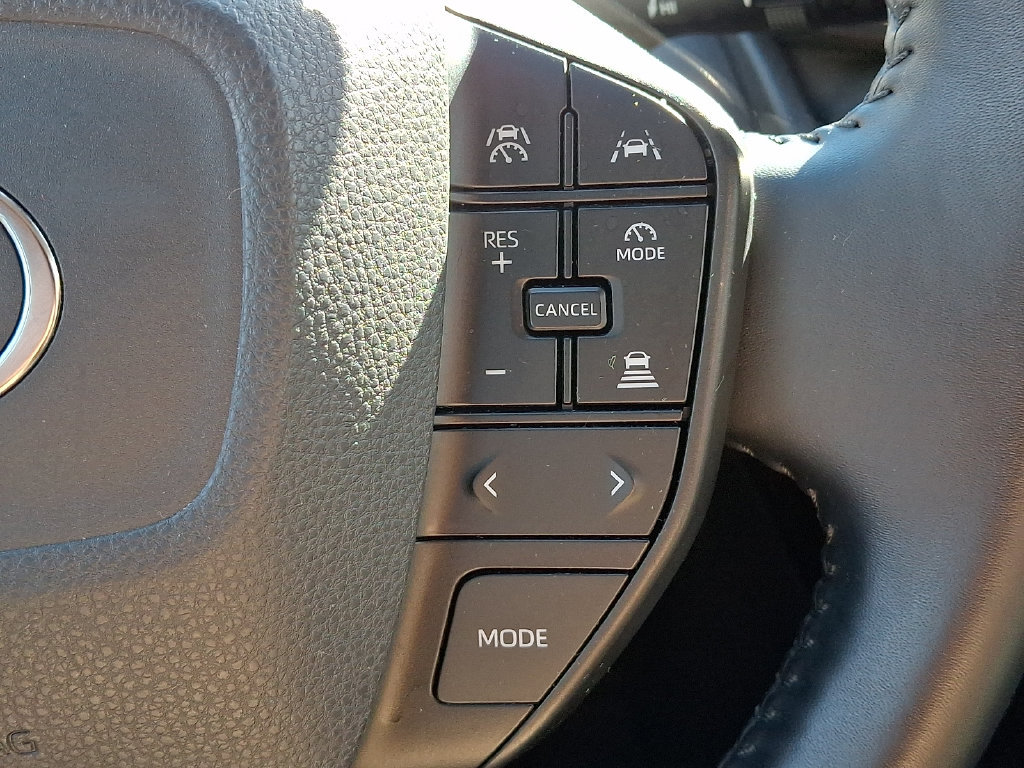 Used 2023 Toyota Prius LE AWD/4WD image 25