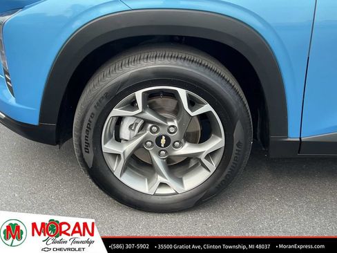 Certified 2025 Chevrolet Trax LT w/ Driver Confidence Package FWD image 11