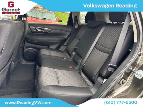 Used 2017 Nissan Rogue SV w/ SV Premium Package image 16