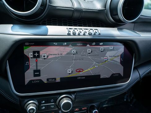 Used 2019 Ferrari Portofino RWD image 40