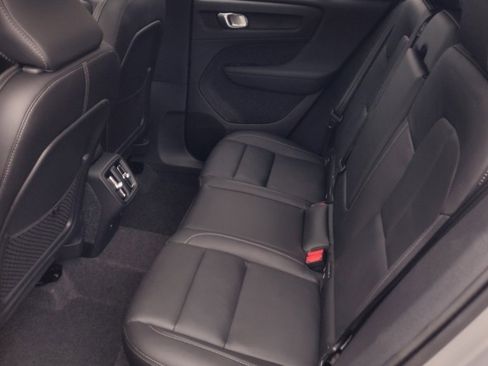 New 2025 Volvo XC40 B5 Ultra w/ Climate Package image 18