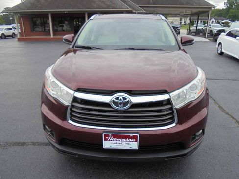 Used 2014 Toyota Highlander XLE FWD image 3