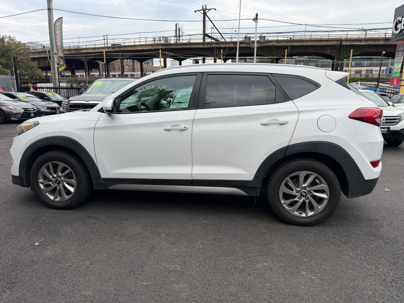 Used 2017 Hyundai Tucson SE w/ SE Popular Package 02 AWD/4WD image 5