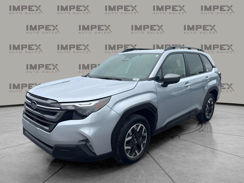 Used 2025 Subaru Forester Premium AWD/4WD image 1
