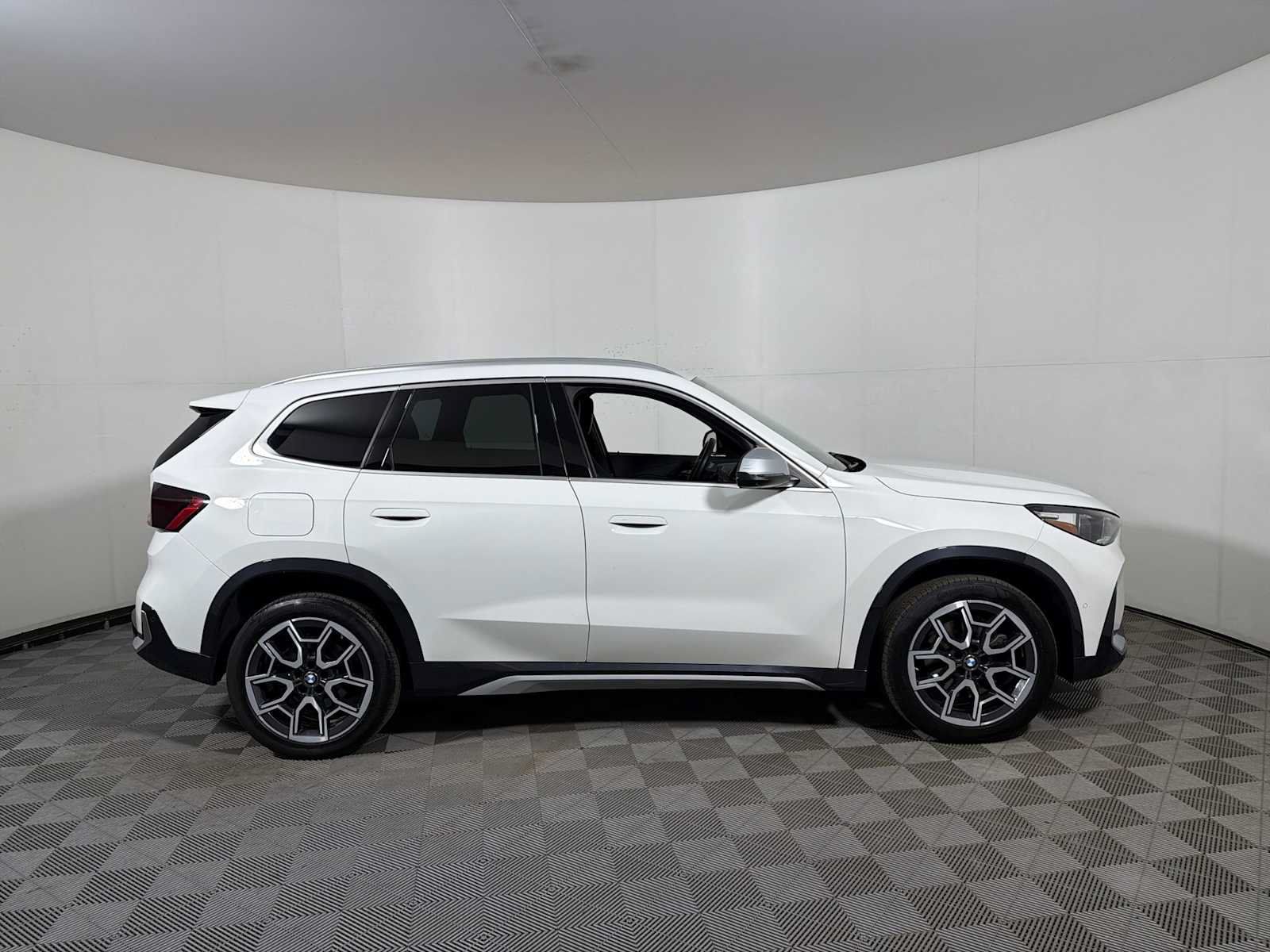 Used 2023 BMW X1 xDrive28i w/ Premium Package AWD/4WD image 7