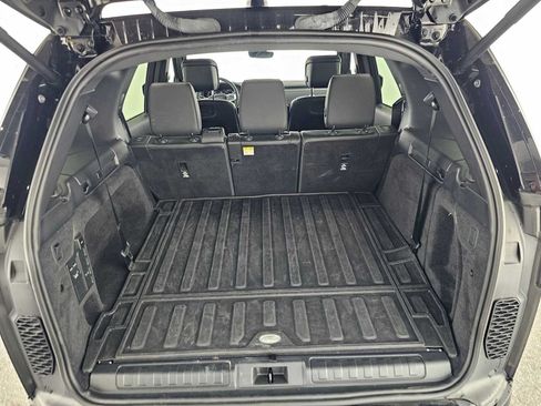 Used 2025 Land Rover Discovery Dynamic SE AWD/4WD image 14