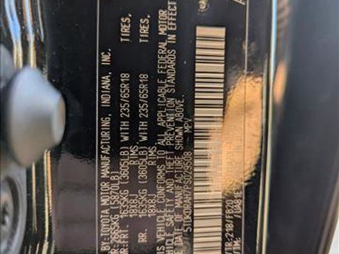 Used 2023 Toyota Highlander LE image 24