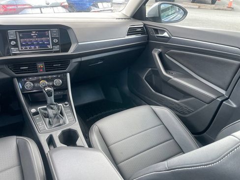 Certified 2023 Volkswagen Jetta SE w/ Panoramic Sunroof Package FWD image 9