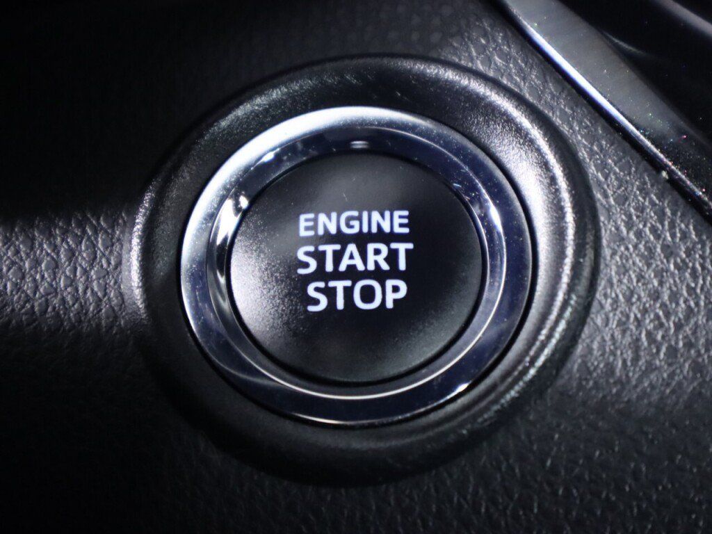 Used 2018 Toyota C-HR XLE FWD image 25