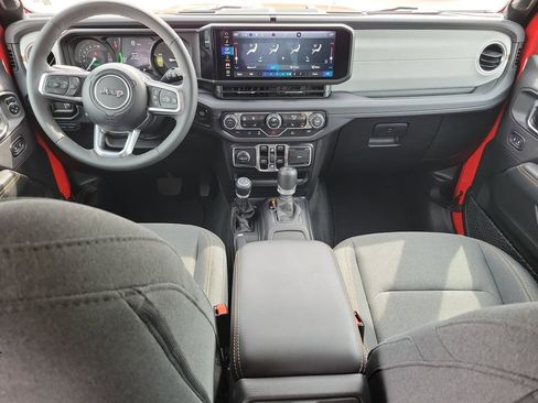 Used 2025 Jeep Wrangler Unlimited Sahara image 14