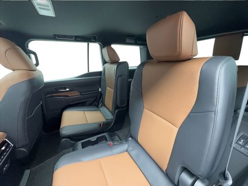 Used 2026 Lexus GX 550 w/ Cold Area Package AWD/4WD image 26