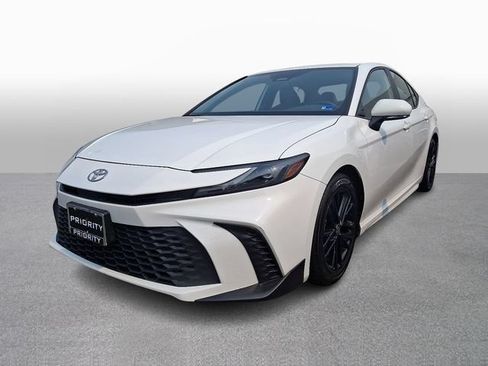 Certified 2025 Toyota Camry SE FWD image 1