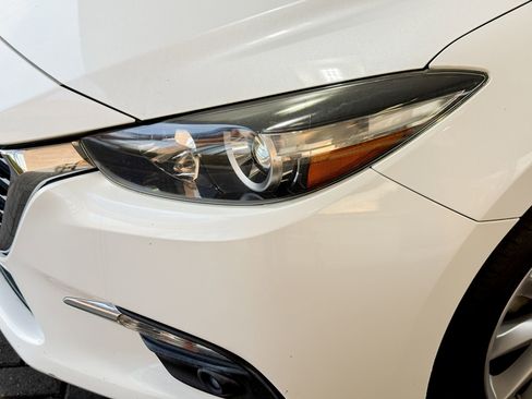 Used 2017 MAZDA MAZDA3 Grand Touring image 3
