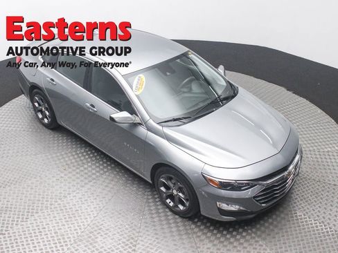 Used 2023 Chevrolet Malibu LT image 3