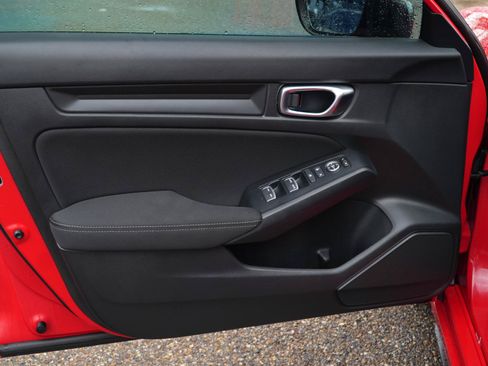 Used 2025 Honda Civic Sport image 11