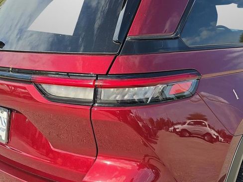 Used 2024 Jeep Grand Cherokee Altitude image 36