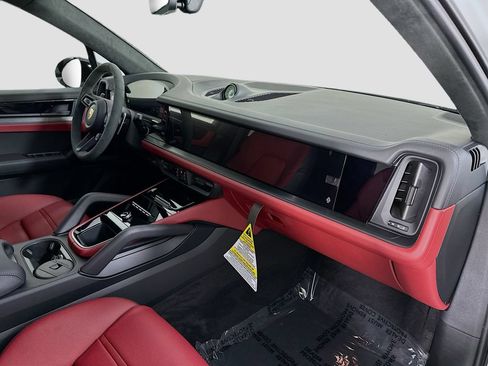 New 2026 Porsche Cayenne GTS AWD/4WD image 31