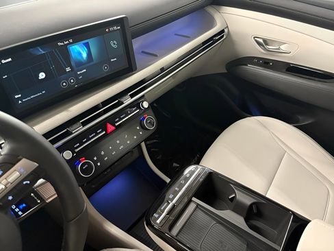 Certified 2025 Hyundai Tucson Limited AWD/4WD image 11