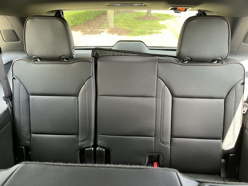 Used 2022 Chevrolet Tahoe High Country w/ Premium Package AWD/4WD image 33