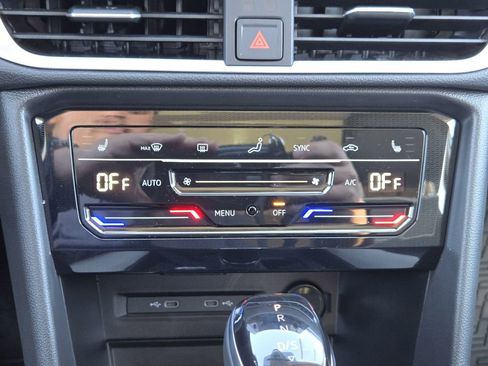 New 2026 Volkswagen Taos SE image 16