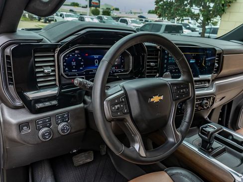 Used 2024 Chevrolet Silverado 1500 High Country w/ High Country Premium Package AWD/4WD image 17