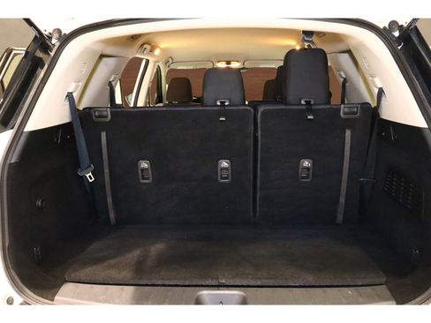 Used 2022 Nissan Pathfinder SV image 18