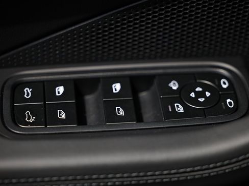 New 2025 Porsche Macan Electric image 19