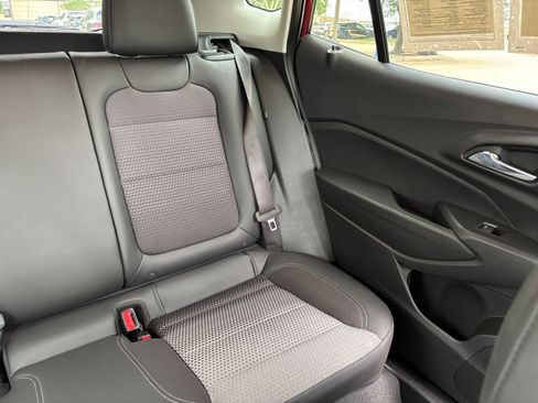 Used 2025 Chevrolet Trax LT FWD image 37