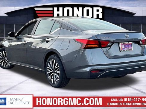 Used 2025 Nissan Altima 2.5 SV FWD image 4