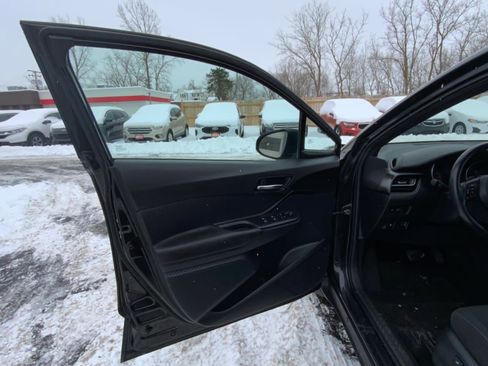 Used 2018 Toyota C-HR XLE image 19