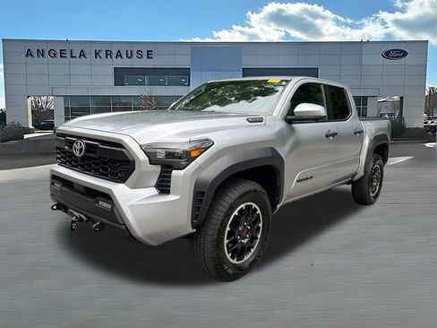 Used 2024 Toyota Tacoma TRD Off-Road w/ TRD Off Road Premium Package AWD/4WD image 3