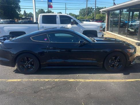 Used 2017 Ford Mustang Coupe RWD image 3