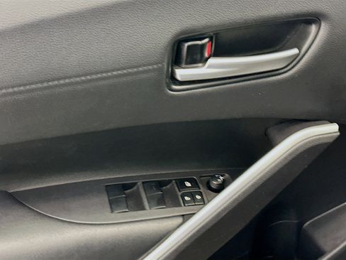 Used 2024 Toyota Corolla Cross XLE image 15