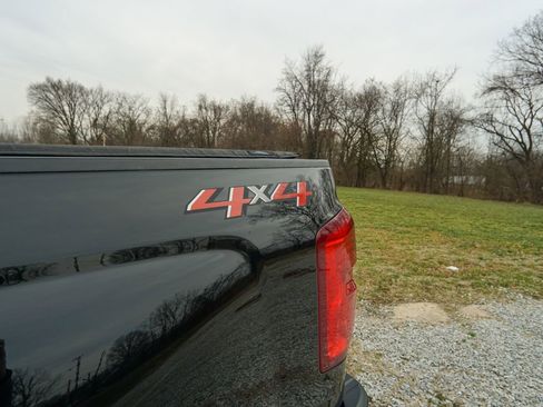 Used 2018 Chevrolet Silverado 1500 High Country image 10