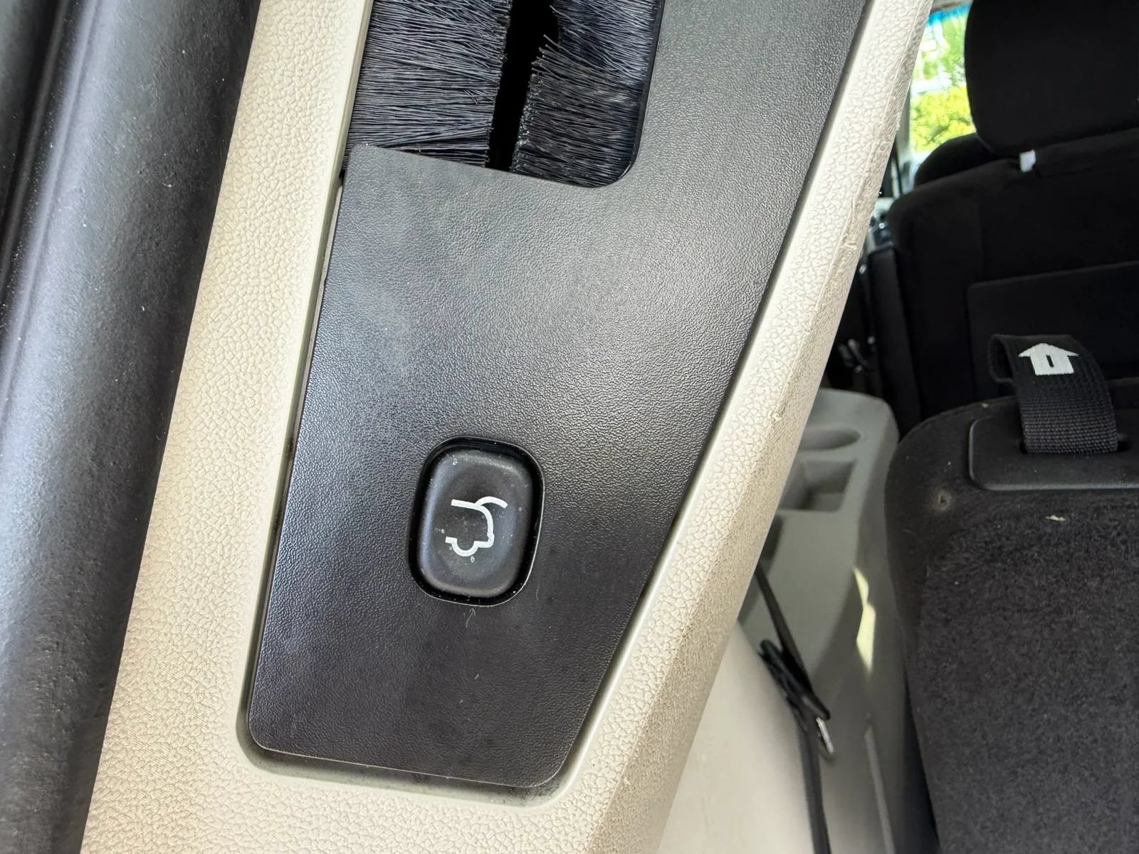 Used 2013 Dodge Grand Caravan SXT w/ UConnect Hands-Free Group FWD image 18