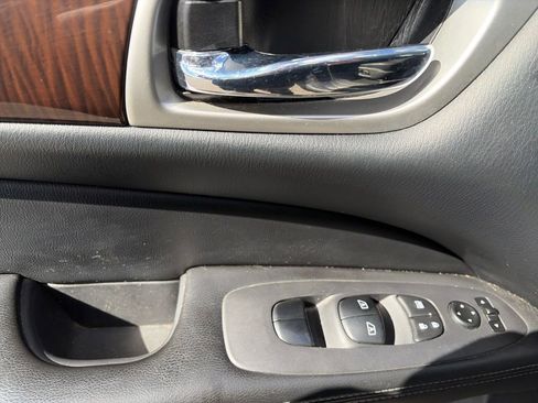 Used 2014 Nissan Pathfinder SL w/ SL Premium Package AWD/4WD image 10