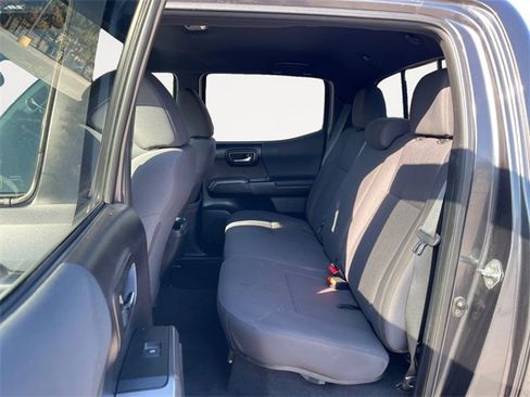 Used 2018 Toyota Tacoma TRD Sport image 13