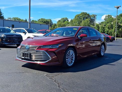 Used 2020 Toyota Avalon Limited w/ Advanced Safety Package FWD image 3