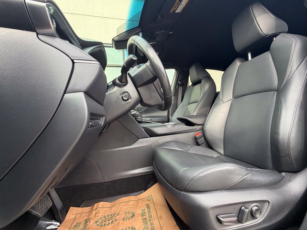 Used 2024 Toyota Venza XLE AWD/4WD image 11