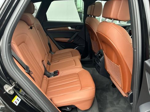 Used 2023 Audi Q5 2.0T Premium w/ Convenience Package image 16